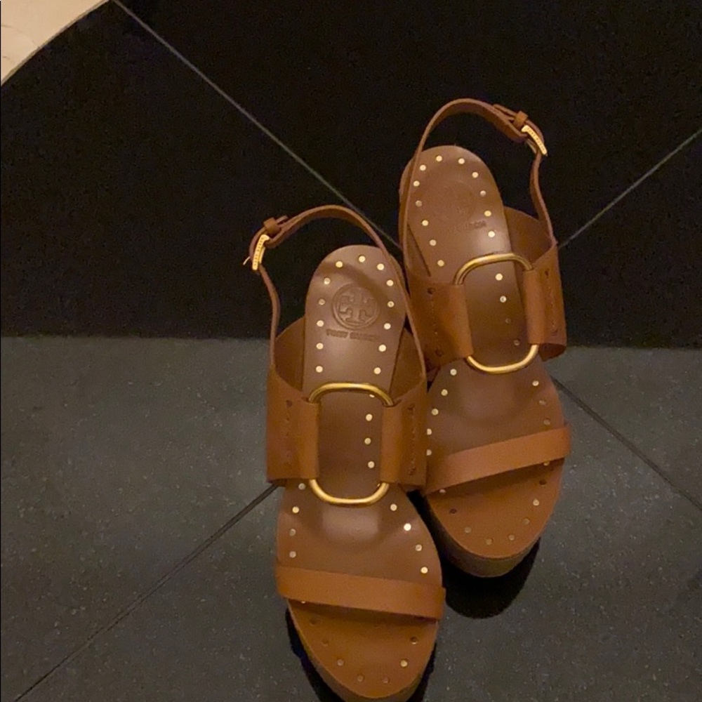 Tory Burch wedge size 6. New never worn!